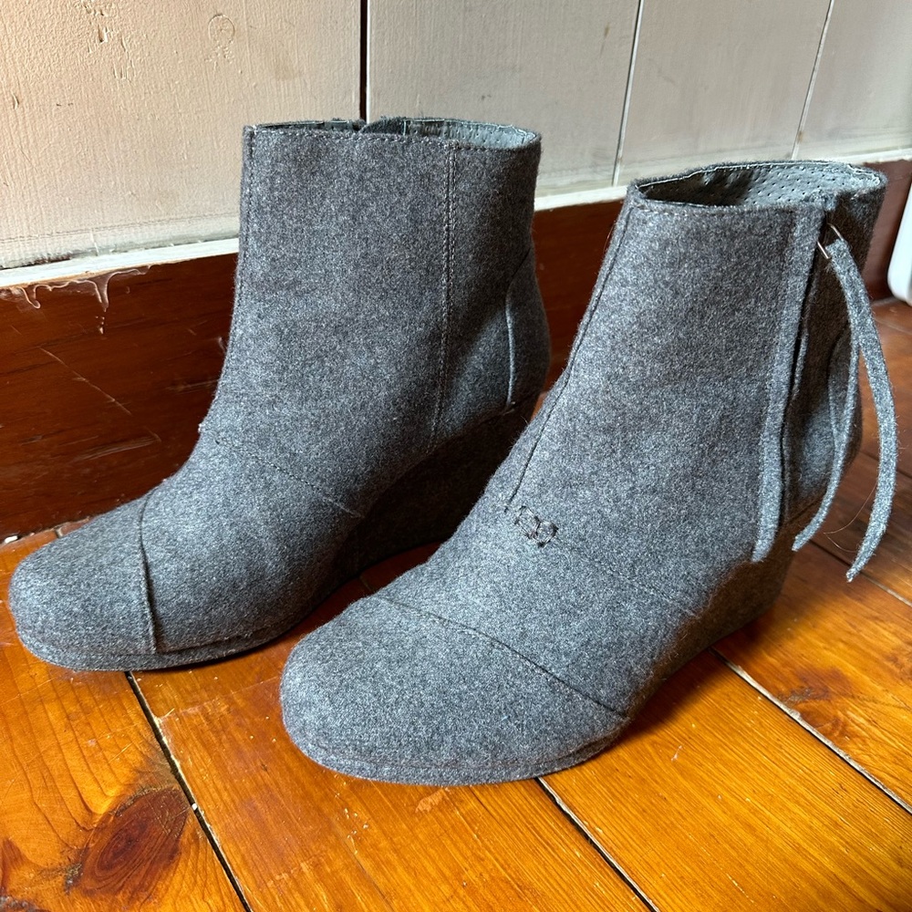 Price drop 🚨 Toms gray wedge ankle boots, size 11